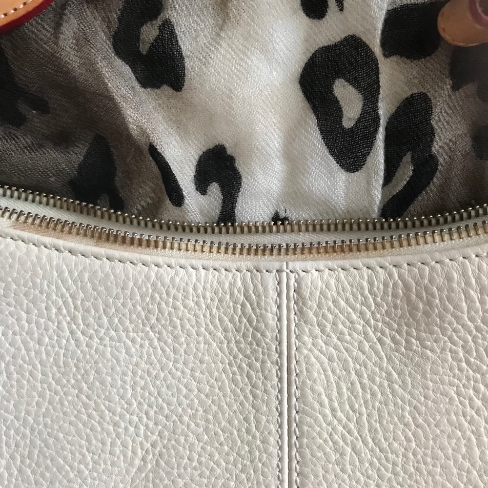 ⭐️Dooney & Bourke O-ring Slouch - Picture 8 of 8